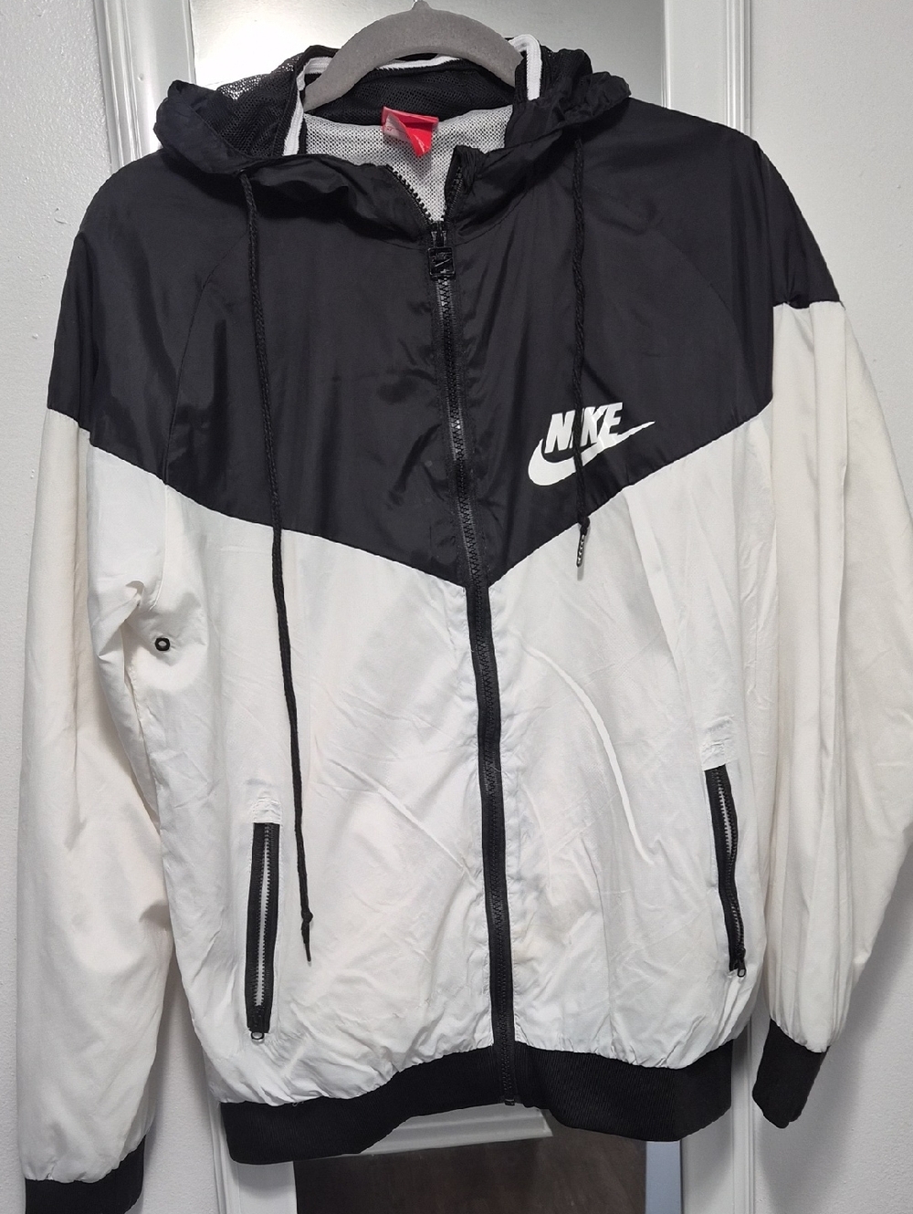 Nike Women’s Black & White Windbreaker Jacket with Hood